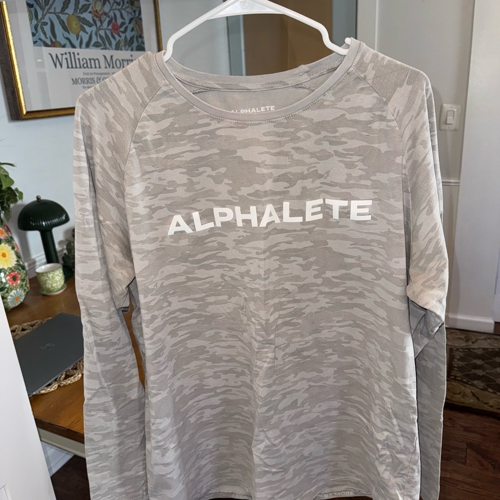 Alphalete Men’s Gray Camo Long Sleeve Performance Fit Shirt | Size XL